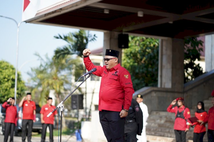 Memperingati hari lahirnya Pancasila yang jatuh pada setiap 1 Juni,  DPD PDI Perjuangan Provinsi Sumatera Selatan (Sumsel) dan jajaran bersama DPC PDI Perjuangan Kota Palembang dan jajaran serta organisasi sayap partai menggelar upacara peringatan Hari Lahir Pancasila di halaman Gedung DPRD Provinsi   Sumsel, Kamis (1/6).Bertindak sebagai inspektur upacara Ketua DPD PDI Perjuangan Sumsel HM Giri Ramanda N Kiemas.(ist/rmolsumsel.id)