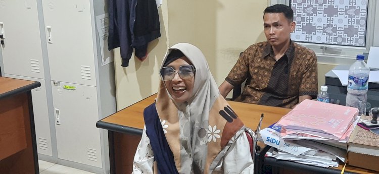 Weni Agustin ibu kandung bayi yang ditemukan tergeletak ditrotoar Jalan A Yani Plaju Palembang. (Fauzi/RmolSumsel.id)