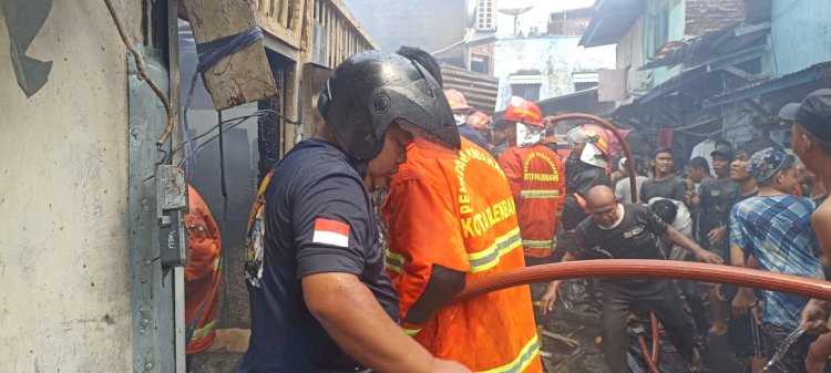 Kondisi kebakaran di Jalan Ali Gatmir Lorong Kedipan Kelurahan 13 Ilir Kecamatan Ilir Timur II Palembang . (Fauzi/RmolSumsel.id)