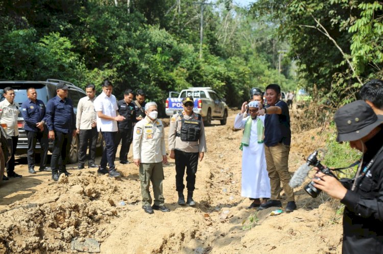 Gubernur Sumsel Herman Deru saat mengunjungi Cengal, Jumat, (2/6)  siang. (ist/rmolsumsel.id)