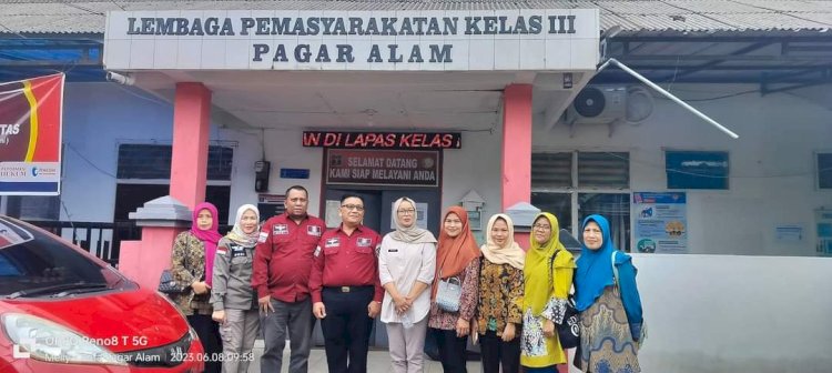 Sertifikat Laik Hygiene Jasa Boga pada Lapas Kelas III Pagaralam yang telah dikeluarkan oleh Kepala Dinas Kesehatan Pemerintah Kota Pagaralam pada Senin, (12/6). (dok. Humas KemenkumHAM Sumsel)