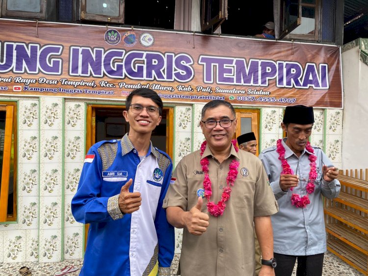    Pendiri Kampung Inggris Tempirai, Abri SM terpilih menjadi Pemuda Pelopor, mewakili Kabupaten Penukal Abab Lematang Ilir (PALI) untuk mengikuti seleksi Pemuda Pelopor Tingkat Provinsi Sumatera Selatan dan Tingkat Nasional. (Eko Jurianto/RmolSumsel.id)