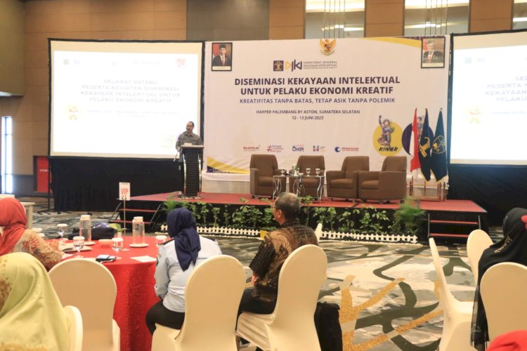 Kepala Kantor Wilayah Kementerian Hukum dan HAM Sumatera Selatan, Dr. Ilham Djaya saat membuka kegiatan Diseminasi Kekayaan Intelektual untuk Pelaku Ekonomi Kreatif/ist