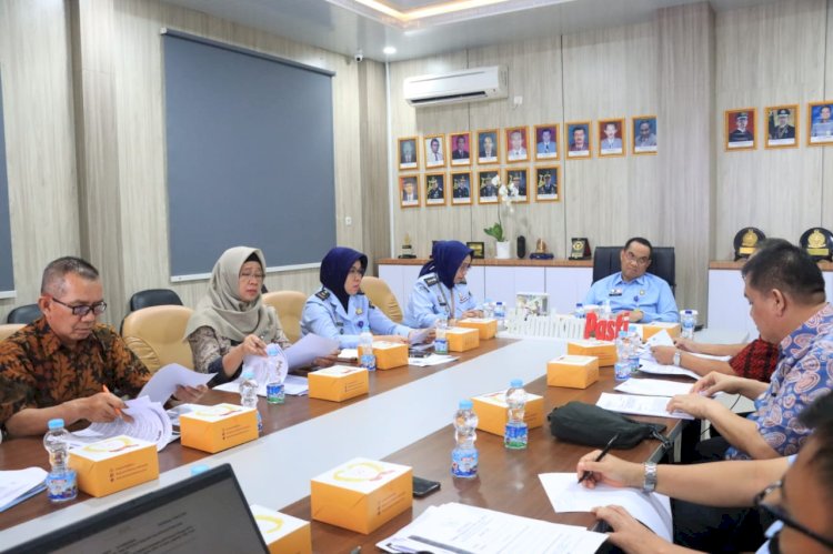  Majelis Pengawas Daerah Notaris (MPDN) Sumater Selatan menyelenggarakan rapat gelar perkara atas pengaduan masyarakat, Senin (12/6/23) bertempat di ruang rapat Kanwil Kemenkumham Sumsel. (dok Humas KemenkumHAM Sumsel)