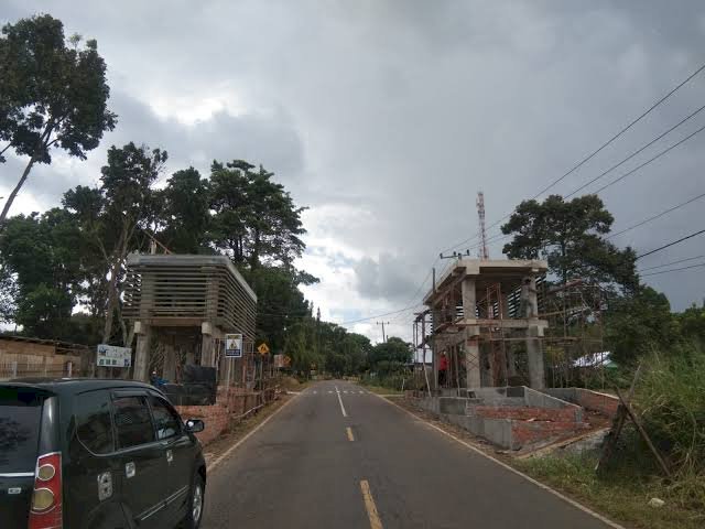 Proyek Gerbang Kota Pagar Alam di Desa Mingkik Dempo Selatan. (Taufik/RmolSumsel.id)