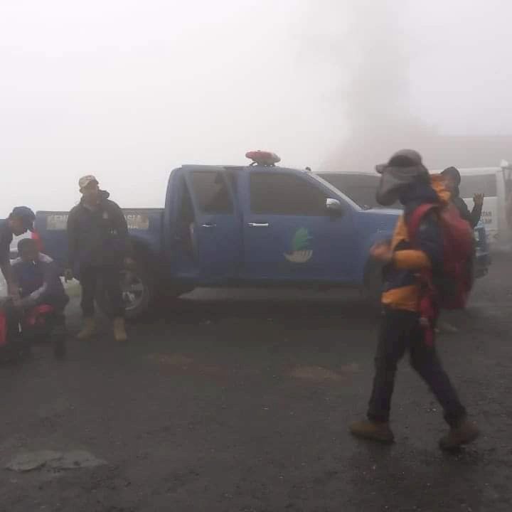 Tim gabungan melakukan persiapan untuk mengevakuasi warga yang diduga tewas di sekitar kawah gunung Dempo, kota Pagaralam.(Taufik/RmolSumsel.id)