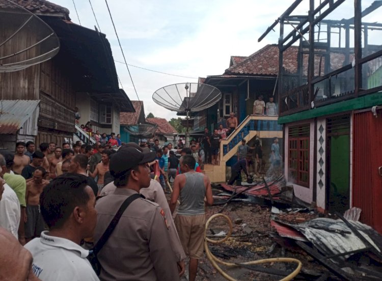 Rumah milik Ida Royani seorang guru honorer di Desa Lesung Batu, Kabupaten Muratara ludes terbakar/ist