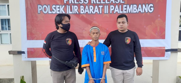 Tersangka Memo Aryadi saat dihadirkan pres rilis tersangka dan barang bukti di Polsek Ilir Barat II Palembang /ist