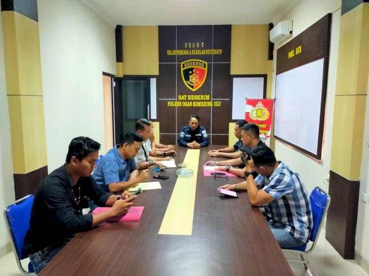 Kapolres OKU, AKBP Arif Harsono memberi arahan kepada Satgas TPPO/ist