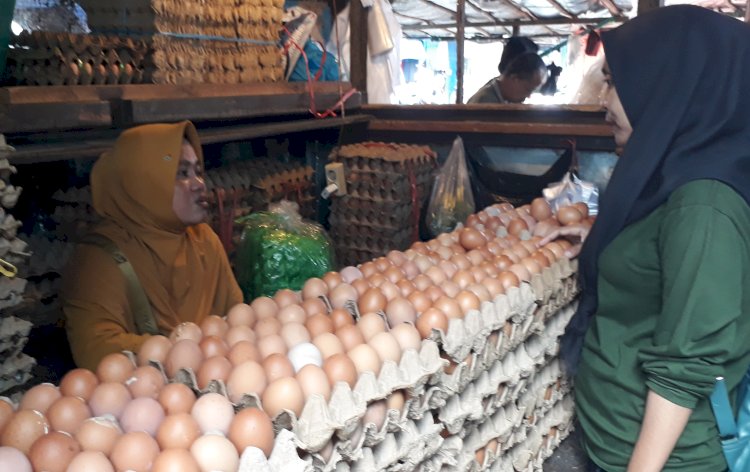 eni, salah satu pedagang telur di Pasar Inpres Lubuklinggau/ist