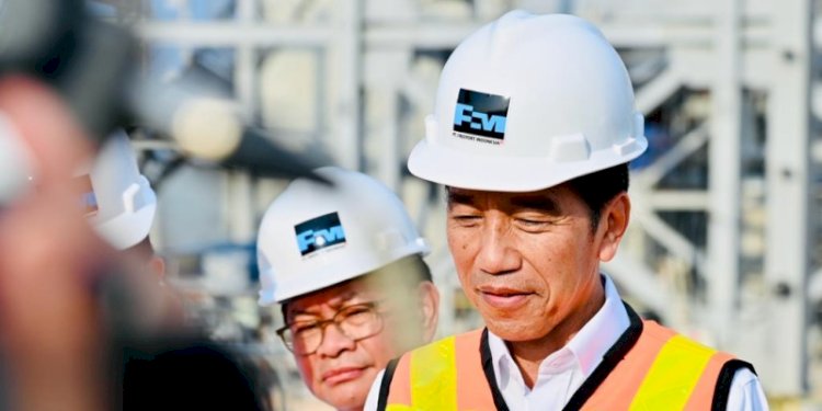 Presiden Joko Widodo meninjau proyek pembangunan pabrik smelter PT Freeport Indonesia di Gresik, Jawa Timur/Net