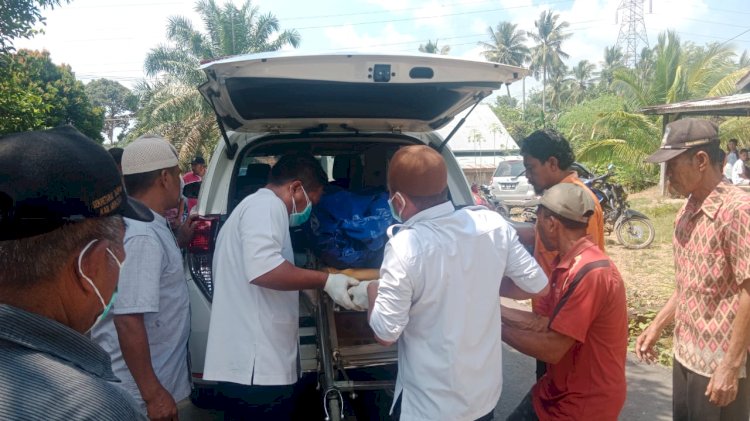 Proses evakuasi jenazah korban untuk dibawa ke Rumah Sakit Rupit/ist