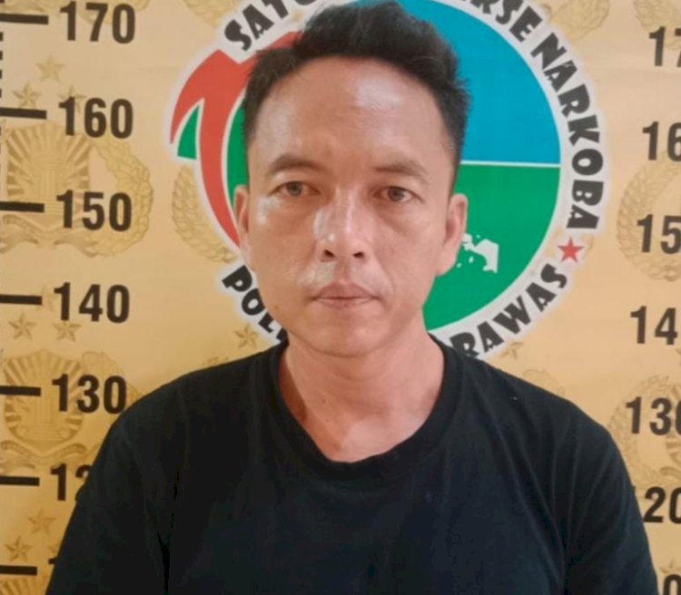 Pelaku Bastari ditangkap Tim Satres Narkoba Polres Musi Rawas simpan sabu dalam lemari.(foto Istimewa)