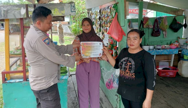 Bhabinkamtibmas Polres Muara Enim melaksanakan kegiatan  imbauan dan penyebaran brosur tentang pencegahan TTPO/ist