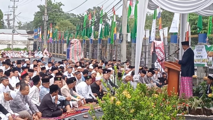 Ribuan jemaah Muhammadiyah Lubuklinggau mendengar dengan khikmat saat khatib menyampaikan khutbah/ist