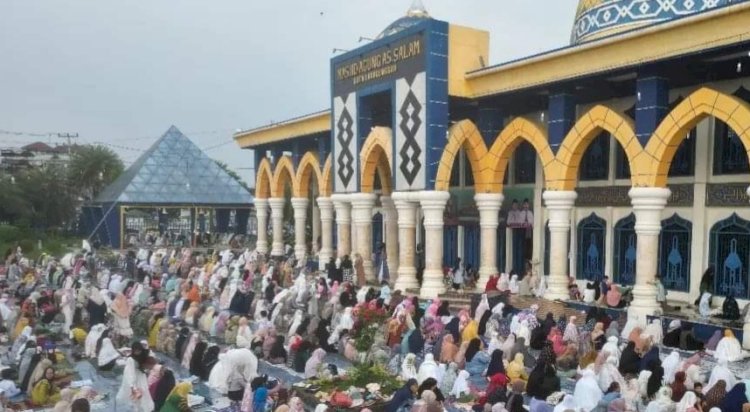 Ribuan jemaah sholat ied di Masjid Agung As Salam/ist