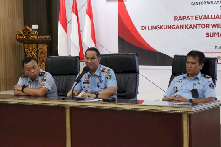 Kakanwil Kemenkumham Sumsel Dr. Ilham Djaya meminta jajarannya untuk tidak berlebihan selama cuti lebaran. (dok. Humas KemenkumHAM Sumsel)