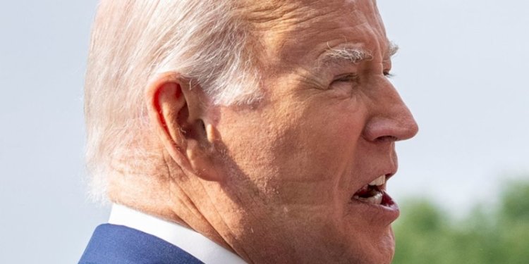 Garis di pipi Presiden AS Joe Biden terlihat dalam beberapa terakhir setelah ia menggunakan alat bantu napas/Net