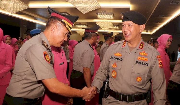 Kapolda Sumatera Selatan (Sumsel), Irjen Polisi A Rachmad Wibowo SIK, memimpin upacara dan menerima laporan kenaikan pangkat/ist