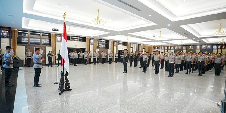 Upacara penganugerahan Bintang Bhayangkara Pratama dan kegiatan kenaikan pangkat ke dan dalam golongan Pati Polri/Ist