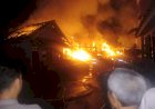 Akibat Korsleting Listrik, Panglong Kayu dan Tiga Unit Mobil Milik Pensiunan TNI Hangus Terbakar
