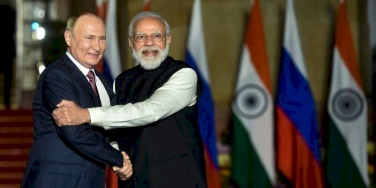 Presiden Rusia, Vladimir Putin, dan PM India, Narendra Modi, saat bertemu beberapa waktu lalu/Net