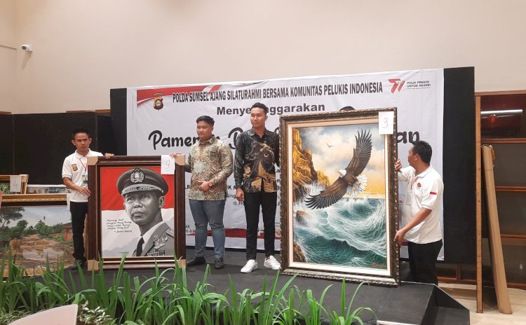 Suasana lelang dan pameran lukisan yang digelar Polda Sumsel dan Komunitas Pelukis Indonesia di Novotel Hotel Palembang /ist