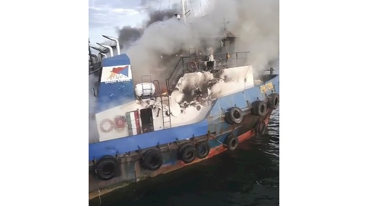 Tugboat terbakar. (ist/RMOL)