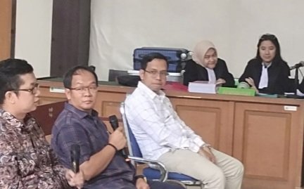 Ahmad Junaidi dan Iwan Ardiansyah membantah telah menerima dana hibah Bawaslu Kota Prabumulih.(ist/rmolsumsel.id)