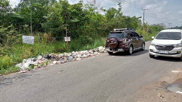 Tumpukan sampah di dekat simpang Perumnas budidaya Tebing Tinggi, di kawasan Jalan Lingkar Kota/ist