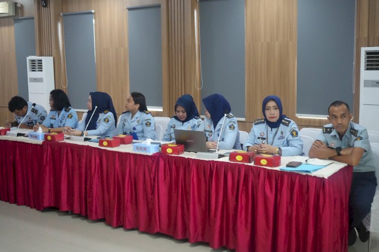  Rapat Evaluasi Kinerja Divisi Pelayanan Hukum dan HAM, Senin (3/7), bertempat di aula kanwil setempat.  (ist/rmolsumsel.id) 