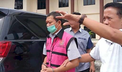 Mantan kepala sekretariat Bawaslu Kota Prabumulih, Karlisun SP, ditetapkan sebagai tersangka dan ditahan oleh Kejaksaan Negeri/ist