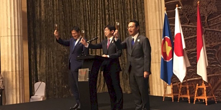 (Kiri) Wakil Menteri Luar Negeri Jepang, Takei Shunsuke, (tengah) Duta Besar Jepang untuk ASEAN, Kiya Masashiko dan (kanan) Duta Besar Jepang untuk Republik Indonesia, Kanasugi Kenji dalam resepsi penyambutan konferensi ASEAN Council of Japan (ASCOJA) ke-27, pada Jumat, 07 Juli 2023/RMOL