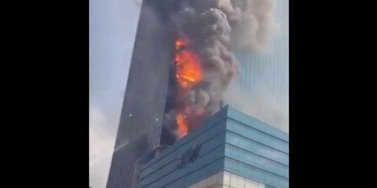 Menara K-Link di Jakarta terbakar pada Sabtu (15/7)/Repro