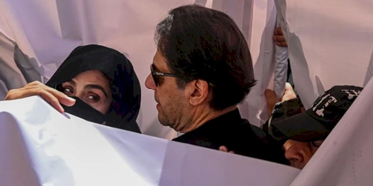 Perdana Menteri Pakistan, Imran Khan dan istrinya, Bushra Bibi/Net