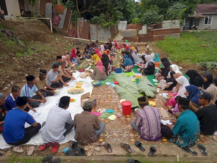 Tahun Baru Islam, Warga RT 1 Bandung Kiri Lubuklinggau Gelar Sedekah Bumi dengan Makan Bersama.(foto Istimewa)