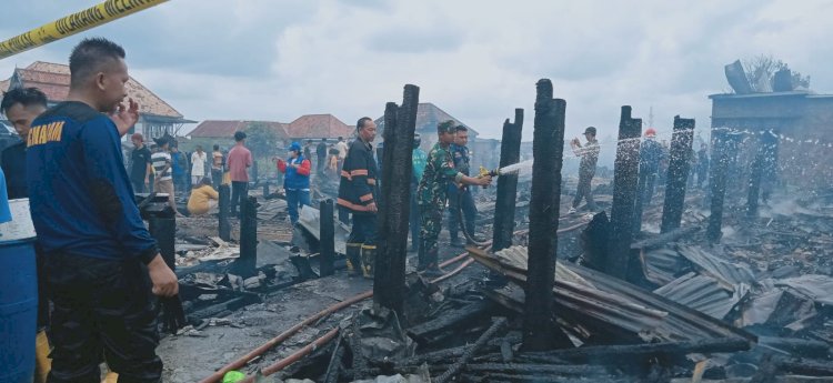  Korsleting Set Top Box (STB) di salah satu rumah warga, diduga pemicu kebakaran di Jalan Pangeran Sido Ing Lautan Lorong Unglen Kelurahan 36 Ilir Kecamatan Gandus Palembang sekitar pukul 10.00 WIB. (Fauzi/RmolSumsel.id)