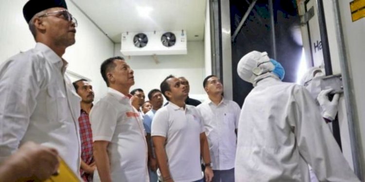 Pj Gubernur Aceh Achmad Marzuki, saat menghadiri pelepasan ekspor perdana produk tuna loin dan saku dari Aceh ke Arab Saudi, di Komplek Pelabuhan Perikanan Samudera Lampulo, Banda Aceh/Ist