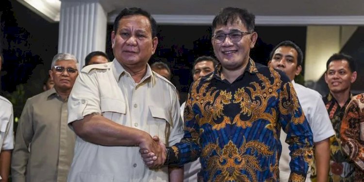Bakal calon presiden dari Koalisi Kebangkitan Indonesia Raya (KKIR), Prabowo Subianto dan politisi PDIP Budiman Sudjatmiko/Net