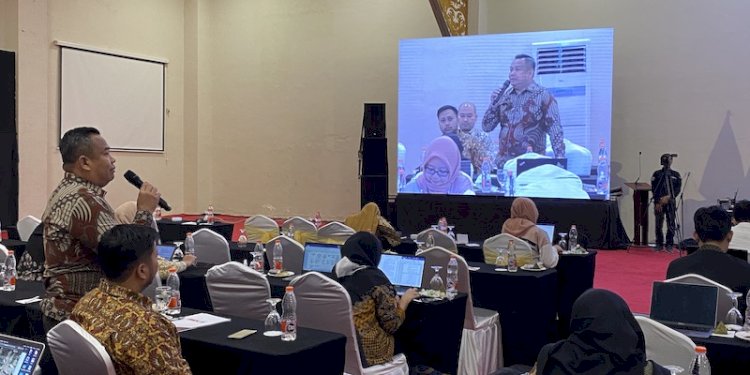  Ketua Bidang Koordinasi Program Jaringan Media Siber Indonesia (JMSI) Akhiruddin Mahjuddin saat menyampaikan pendapat di Rakor KPU/RMOL