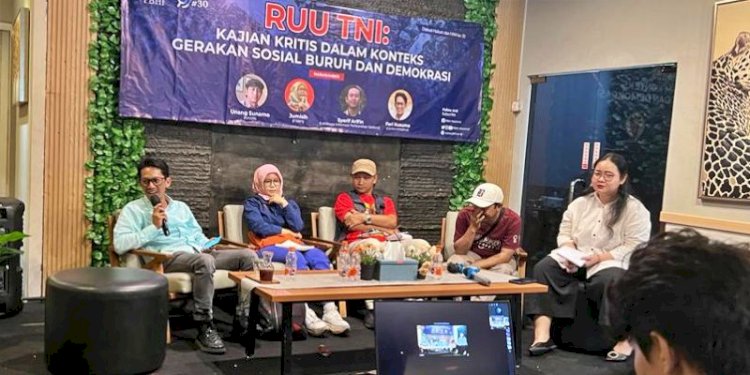 Diskusi bertajuk "RUU TNI: Kajian Kritis dalam Konteks Gerakan Sosial Buruh dan Demokrasi" di Sadjoe Cafe, Tebet, Jakarta Selatan, Jumat (21/7)/Ist
