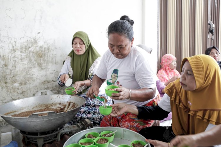 Pelatihan pembuatan wajik yang digelar Wong kito Ganjar.  (ist/rmolsumsel.id)