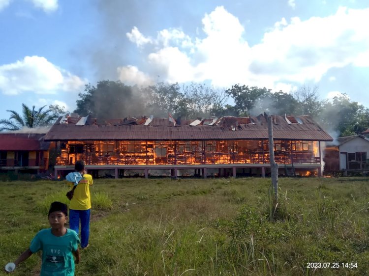 Kebakaran di SMP Terpadu Trans Lok Pauh Kabupaten Muratara/ist