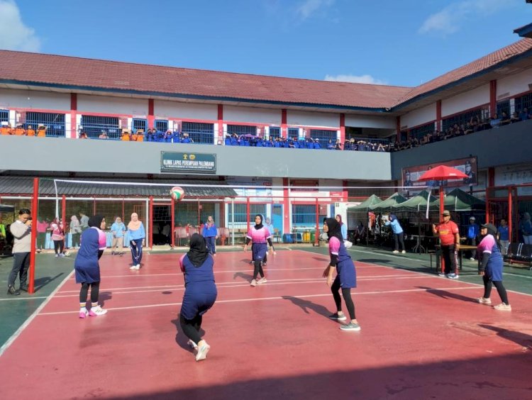 turnamen volleyball bertempat di Lapangan Lembaga Pemasyarakatan Perempuan Kelas II A Palembang, Selasa (25/07/2023). (dok. Humas KemenkumHAMSumsel)