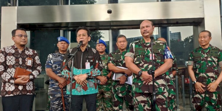 Pimpinan Komisi Pemberantasan Korupsi (KPK) menggelar konferensi pers bersama Puspom TNI di Gedung Merah Putih KPK, Jakarta/RMOL