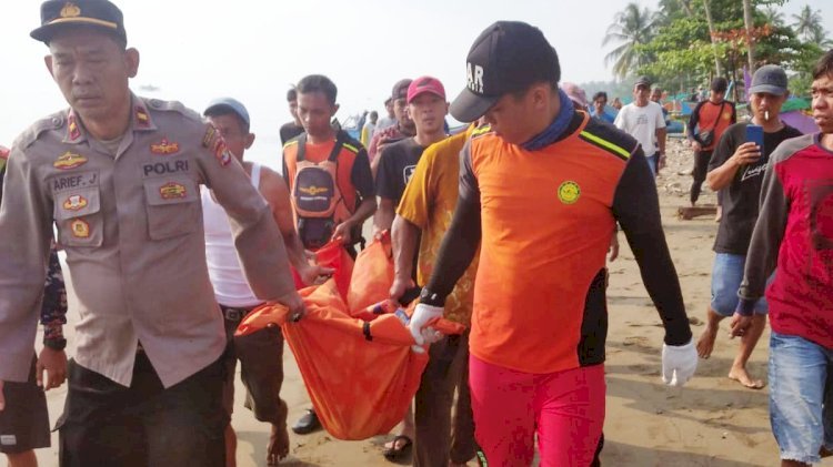 Korban tenggelam di Pantai Pematang Sawah ditemukan meninggal/Basarnas Lampung