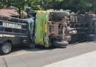 Hindari Pengecoran Jalan, Truk Pengangkut Minyak CPO Terguling Lalu Timpa Pick Up
