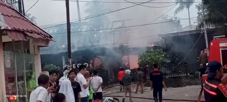 Kondisi Cafe di Jalan Enim usai terbakar . (Fauzi/RmolSumsel.id)