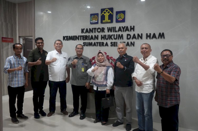 Kepala Kantor Wilayah Kementerian Hukum dan HAM Sumatera Selatan, Dr. Ilham Djaya menerima kunjungan kerja dari Dewan Perwakilan Rakyat Daerah Kota Prabumulih, Rabu(2/8). (dok. Humas KemenkumHAM)