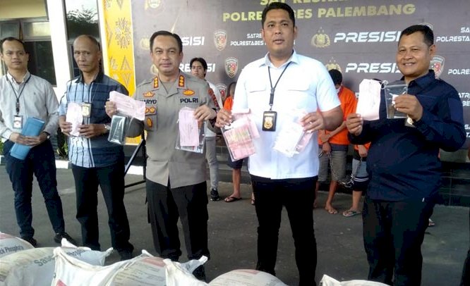 Polrestabes Palembang berhasil mengungkap kasus penyelewengan pupuk/ist